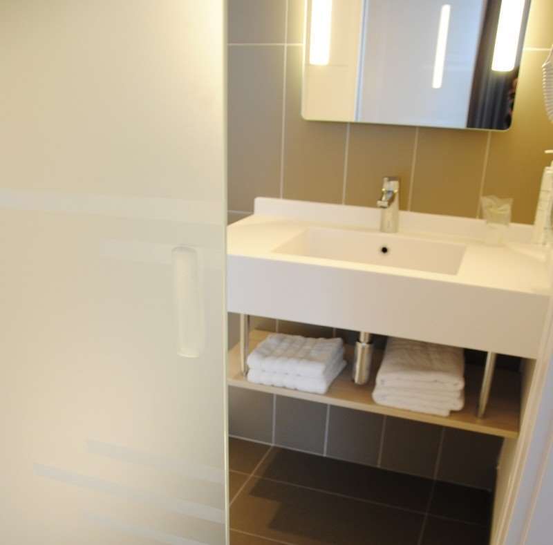 Brit Hotel Vendee Mer Les Achards  객실 사진
